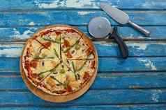 美味的披萨服务披萨托盘刀刀木板材
