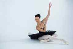 芭蕾舞女演员练习芭蕾舞跳舞