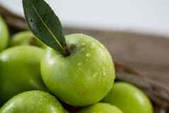 绿色苹果水滴