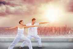 复合图像和平夫妇白色瑜伽战士位置