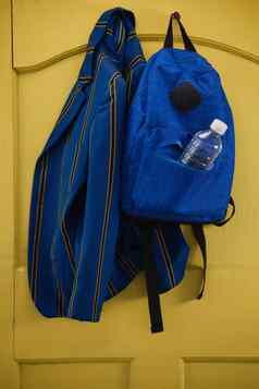 学校统一的袋挂通过