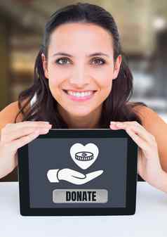 女人持有平板电脑捐赠按钮手给心图标钱慈善机构