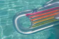 充气管浮动游泳池