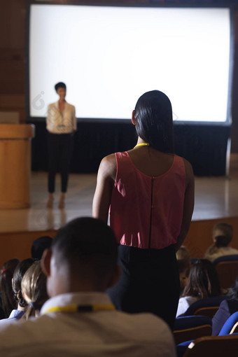 女人观众站查询礼堂