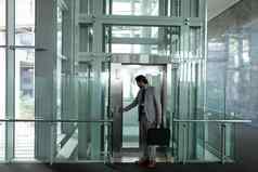 高加索人商人现代电梯办公室