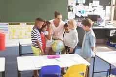 教师讨论地球全球教室