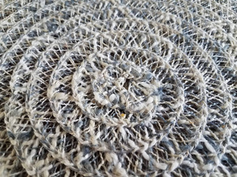 白色灰色螺旋织物地毯盘垫纸