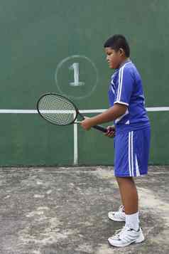 泰国男孩网球球员
