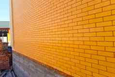 房子使黄色的硅酸盐砖墙外观房子使砖