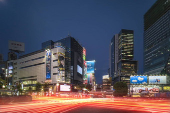 涩谷穿越十字路口前面涩谷站
