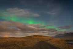 极光北欧化工冰岛北部灯闪亮的绿色徒步旅行路径冰岛