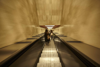 自动扶梯米兰地铁运动效果