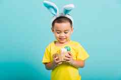 孩子男孩微笑穿兔子耳朵黄色的t恤