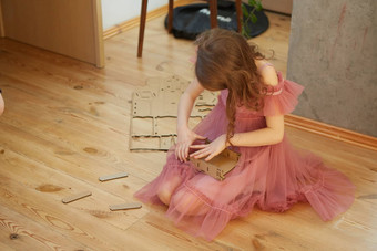 女孩玩纸板玩具<strong>玩偶</strong>之家家具