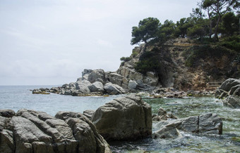 全景岩石海岸略雷特<strong>三月</strong>美丽的夏天一天科斯塔布拉瓦加泰罗尼亚西班牙海滨略雷特<strong>三月</strong>科斯塔布拉瓦西班牙岩石海岸略雷特<strong>三月</strong>