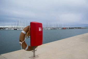 救生圈玛丽娜<strong>游艇</strong>红色的圆船<strong>码头</strong>uxures<strong>游艇</strong>船瓦伦西亚港口地中海海白色<strong>游艇</strong>西班牙语港口瓦伦西亚