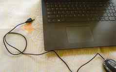 电脑鼠标连接电缆插件前面移动PC键盘网络连接插件互联网的事情现代无线技术背景