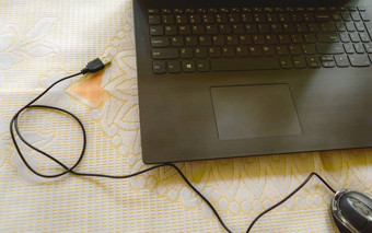 电脑鼠标连接电缆插件前面移动PC键盘网络连接插件互联网的事情现代无线技术背景