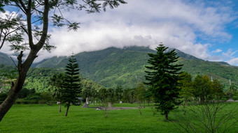 山背景鲤鱼湖风景优美的区域Hualien台湾