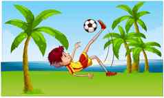 男孩玩足球海滩花园