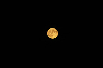 完整的月亮晚上天空
