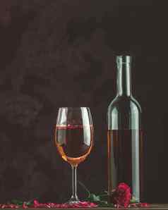 瓶玫瑰酒玻璃服务玫瑰酒玫瑰宠物