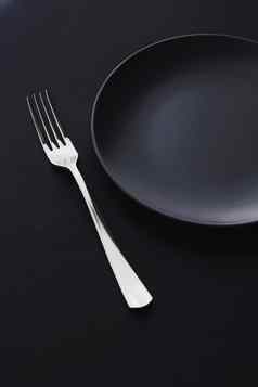 空盘子银器黑色的背景溢价餐具假期晚餐简约设计饮食