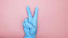 医生手医疗手套蓝色的手象征持有手指
