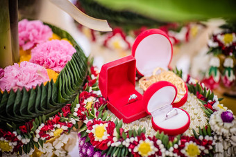 嫁妆<strong>黄金项链</strong>花托盘泰国传统的婚礼