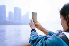 城市景观智能手机视图屏幕上海感觉