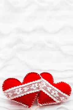 白色织物背景褶带感觉心鞋带象征爱好情人节一天卡片的地方文本