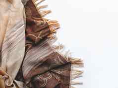 米色棕色（的）围巾白色背景折叠温暖的附件复制空间