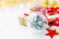 圣诞节一年背景雪花装饰球礼物装饰圣诞节树假期背景星星五彩纸屑光灯泡的地方文本