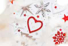 圣诞节一年背景闪闪发光的冷杉树心雪花明星五彩纸屑假期符号白色背景光灯泡