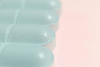 医学平板电脑蓝色的药店药片桃子背景宏特写镜头