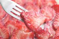 新鲜的维生素浆果背景切片草莓奶油填充背景红色的健康的美味的草莓的李子纹理