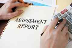 文档标题评估报告桌子上