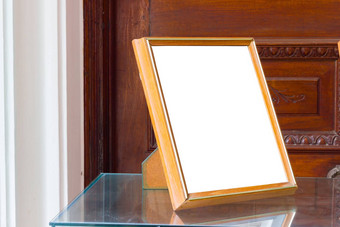 孤立的空白照片框架玻璃表格