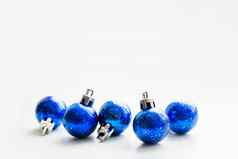 圣诞节一年背景蓝色的布满星星的装饰球圣诞节树的地方文本