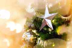 冷杉树装饰闪亮的球明星光灯泡圣诞节一年庆祝活动