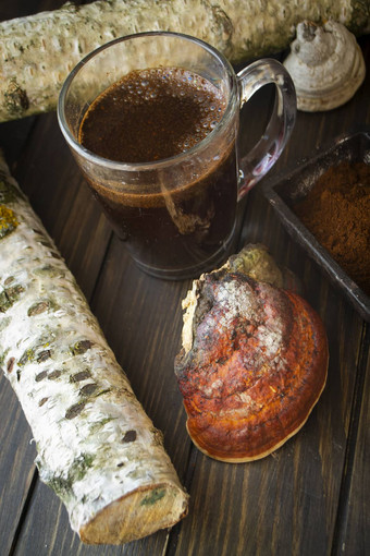 垂直作文有机南美锥虫病多孔菌蘑菇咖啡蘑菇时尚的健康的饮料