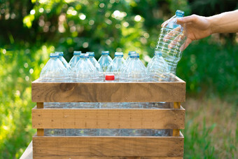 重用塑料瓶回收概念
