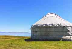 蒙古包游牧民族的哈萨克人幅赛里木湖