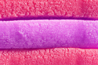 红色的朱红色紫色的彩色的泡沫口香糖纹理新鲜橡皮糖美味的背景美味的背景宏特写镜头