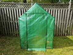 绿色温室草木栅栏