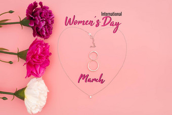 国际女人的一天花心形状项链