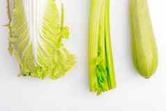 绿色成熟的蔬菜蔬菜白色背景健康的