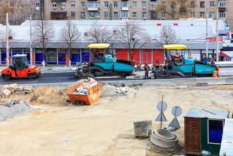 基辅乌克兰大铺路材料路振动辊建设交通十字路口