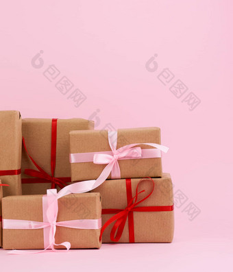 堆栈礼物盒子包装棕色（的）卡夫纸系
