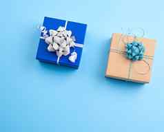 广场礼物盒子装饰丝带弓蓝色的